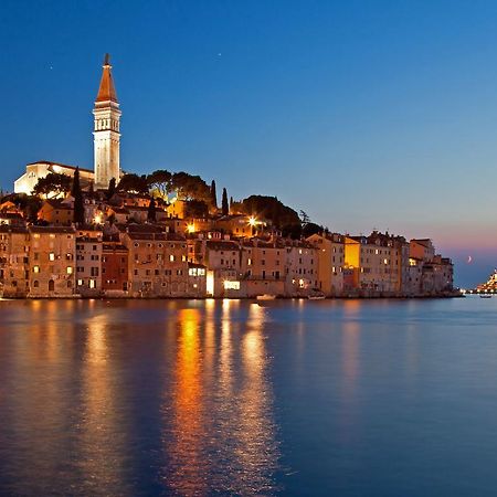Мини-отель  Афродита Ровинь Экстерьер фото